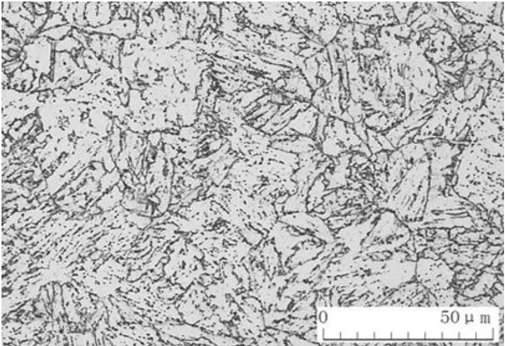  核電用鋼的種類(lèi)繁多，主要包括碳鋼、不銹鋼、合金鋼、鎳基材料等。  這些鋼材在核電站中應用于各種設備和組件，例如反應堆殼體、壓力容器、蒸汽發(fā)生器等。具體來(lái)說(shuō)，有Mn-Ni-Mo系低合金高強度鋼、A508-3、A533(B、D)、16MND5、18MND5、20MND5、SA533、20HR、20MnHR、16MnHR等。  此外，核電主管道通常采用18-8型奧氏體不銹鋼，如316L不銹鋼，而蒸汽發(fā)生器的U型傳熱管過(guò)去使用18-8不銹鋼，目前已廣泛采用Ni基合金，如690、800等。核級閥門(mén)用鋼一般選用低碳或超低碳奧氏體型不銹鋼，以確保良好的耐蝕性、抗輻照、抗沖擊和抗晶間腐蝕特性。    核島用金屬材料概述 不同堆型，其結構和用途雖有所不同，但在實(shí)現核裂變反應和可控制的過(guò)程是相同的，都需要燃料元件、堆內構件、控制棒、反射層、冷卻劑和慢化劑（快堆除外）以及包容他們的壓力容器或壓力管道等，因而需要各種各樣的材料來(lái)制作相關(guān)部件，以實(shí)現核能向熱能、熱能向電能的安全、高效率的轉化。  按照相關(guān)設備部件服役工況或使用功能的不同，核電設備可分為核一級、核二級、核三級和非核級。有核級要求的設備，一般即稱(chēng)其所用材料為核電關(guān)鍵材料。  核電常用的關(guān)鍵材料大體可分為碳鋼、不銹鋼和特殊合金；若進(jìn)一步細分，則有碳（錳）鋼、低合金鋼、不銹鋼、鋯合金、鈦鋁合金和鎳基合金等，按品種則有鑄鍛件、板、管、圓鋼、焊材等等。  核反應堆的發(fā)展，從一開(kāi)始就包括了材料的開(kāi)發(fā)與優(yōu)化，材料的發(fā)展決定了其發(fā)展情況。因為核電具有新的熱傳導條件及特殊的環(huán)境條件，如輻照或冷卻劑腐蝕等，要求所用材料必須能適合于這些應用條件；強調材料的另一個(gè)原因，是核電站系統比常規電站有更高的安全要求。  由于我國目前主要是建造第二代成熟的1000MW壓水堆核電站、通過(guò)技術(shù)引進(jìn)并吸收國外先進(jìn)技術(shù)以發(fā)展先進(jìn)的第三代1000MW級壓水堆核電站。因此，本講義以壓水堆核電站為例，對其不同設備的用材做一簡(jiǎn)單介紹。  在壓水堆核島中，主要設備除反應堆及壓力容器外，還有蒸汽發(fā)生器、冷卻劑主泵機組、穩壓器及主管道等。由于這些部件在核島內的位置、作用和工況不同，故材料的使用要求和環(huán)境條件也不盡相同，不同程度地存在輻照或酸腐蝕等；不僅要考慮常規的一些要求（如強度、韌性、焊接性能和冷熱加工性能），而且須考慮輻照帶來(lái)的組織、性能、尺寸等變化，如晶間腐蝕，應力腐蝕和低應力脆斷、以及材料間的相容性、與介質(zhì)的相容性，以及經(jīng)濟可行性等。  為便于從它們的服役特點(diǎn)中理解每個(gè)部件的功能、選擇依據，下面將壓水反應堆核島內重要金屬部件的工況、要求以及他們的所用材料體系簡(jiǎn)述如下。    1.1壓水堆零/部件用金屬材料  1.1.1包殼材料  包殼，是指裝載燃料芯體的密封外殼。其作用是防止裂變產(chǎn)物逸散和避免燃料受冷卻劑的腐蝕以及有效地導出熱能，在長(cháng)期運行的條件下不使放射性裂變產(chǎn)物逸出。  工況最為苛刻：內受裂變產(chǎn)物、外受冷卻劑腐蝕和溫度、壓力的作用，并受到強烈的中子輻射和冷卻劑的沖刷、振動(dòng)以及內應力、熱循環(huán)（開(kāi)、停堆時(shí)）應力和燃料腫脹等作用。  因而，包殼材料應具有以下性能：熱中子吸收截面小、感生放射性小、半衰期短；強度高、塑韌性好、抗腐蝕性強、對晶間腐蝕應力腐蝕和吸氫不敏感；熱強性能、熱穩定性和抗輻照性能好；導熱率高、熱膨脹系數小，與燃料和冷卻劑相容好；易于加工、便于焊接和成本低。  適宜作為包殼的材料主要有：鋁及鋁合金、鎂合金、鋯合金和奧氏體不銹鋼以及高密度熱解碳。  在壓水堆中，主要采用了鋯合金，這是因為其熱中子吸收截面小、導熱率高、力學(xué)性能好，且有良好的加工性能以及與UO2較好的相容性，尤其對高溫水、高溫水蒸汽也有良好的抗腐蝕性和熱強性。  1.1.2堆內構件材料  在壓水堆中，除了反應堆壓力容器和燃料組件及相關(guān)的組件以外的均為堆內構件，如壓緊板、導向筒、吊籃、圍板、流量分配板、上下柵格組件等。  作用有：支撐燃料組件及其精確定位、為控制棒及堆芯測量裝置和輻照監督和提供支撐和導向、合理分配冷卻劑流量和減少壓力容器內表面的中子注量。  工作環(huán)境：面對活性區、受到冷卻劑沖刷和高溫、高壓作用。  堆內構件用材應具強度高、塑韌性好、高溫性能好，中子吸收截面和中子俘獲截面以及感生放射性小，抗腐蝕性、抗輻照性能好并與冷卻劑相容好，導熱率高、熱膨脹系數小，易于加工、便于焊接和成本低。  適合于壓水堆內構件用材料主要為奧氏體不銹鋼以及部分鎳基合金。  1.1.3反應堆回路材料  壓水反應堆的回路管道是維持和約束冷卻劑循環(huán)流動(dòng)的通道。  作用：封閉高溫、高壓和帶強放射性冷卻劑，對反應堆安全和正常運行起保障作用。  回路管道用材應具備如下性能：抗應力腐蝕、晶間腐蝕和均勻腐蝕的能力強，基體組織穩定、夾雜物少、具有足夠強度、塑性和熱強性能，鑄造和焊接性能好、生產(chǎn)工藝成熟，成本低、有類(lèi)似的使用經(jīng)驗，Co含量盡量低。  適合于壓水堆內構件用材料主要為奧氏體不銹鋼。  1.1.4反應堆壓力容器材料  反應堆壓力容器是裝載堆芯、支撐堆內所有構件和容納一回路冷卻劑并維持其壓力的堆本體承壓殼體。  它是由上、下封頭和筒體組成；它與一回路管道共同組成冷卻劑壓力邊界；還具有密封放射性、阻止裂變產(chǎn)物逸散的功能。  對反應堆壓力容器用材要求：強度高、塑韌性好、抗輻照性能和抗腐蝕性強、與冷卻劑相容好；純凈度高、偏析和夾雜物少、晶粒細小、組織穩定；易于進(jìn)行冷熱加工（包括焊接和淬透性好）；成本低、高溫高壓下使用經(jīng)驗豐富。  反應堆壓力容器，目前國內外廣泛采用的是A508Ⅲ（Gr.3Cl.1）、16MND5，內壁堆焊不銹鋼。  1.1.5蒸汽發(fā)生器材料  蒸汽發(fā)生器是壓水反應堆一回路的熱能傳遞給二回路介質(zhì)以產(chǎn)生蒸汽的熱交換設備，它采用帶汽水分離器的飽和蒸汽。一般為管殼式，主要由筒體、管板、水室、汽水分離器及外殼容器、傳熱管等部件組成。  蒸汽發(fā)生器傳熱管為壓水堆核電站中的核心部件，起著(zhù)一、二回路的能量交換和一回路壓力邊界完整性起著(zhù)重要的作用。傳熱管在特定結構和介質(zhì)條件下，承受高溫、高壓和管子內外的壓差以及腐蝕、水力振動(dòng)等工況的作用，容易造成各種類(lèi)型的腐蝕損傷和應力腐蝕破壞。  傳熱管應具有：熱強性、熱穩定性和焊接性好；基體組織穩定、導熱率高、熱膨脹系數??；抗均勻腐蝕和局部腐蝕能力強；具有足夠的塑性和韌性，以適應彎管、脹管的加工和抗振動(dòng)。  蒸汽發(fā)生器的筒體與管板一般采用與反應堆壓力容器相同或相近的材料，如A508Ⅲ（Gr.3Cl.1）、18MND5其它一些部件如分離器則采用碳（錳）鋼或低合金鋼等。    1.2用材體系  在國際上核電運作建設上，有美國ASME體系(通用和西屋)、俄羅斯（石墨慢化反應堆和俄羅斯壓水堆）體系、法國RCC-M（壓水堆）體系、加拿大CANDU（重水鈾反應堆）體系和德國KTA體系等。不同體系的壓水堆中所用關(guān)鍵材料有所不同、但相對還是比較接近。下面表1.1為不同主要核電國家體系用材情況。  目前，我國的核電材料標準體系并未完全建立（正逐漸建立之中），主要采用了引進(jìn)技術(shù)中所列的一些國外牌號材料，如表1.1中所列的RCC-M、ASME等體系材料。  表1.1 各主要核電國家壓水堆用材體系  1713587419156.png    1.3核電用材標準體系  目前在我國的壓水堆體系用材中，主要有美國ASME、法國RCC-M體系的材料。  1.3.1 RCC-M與ASME規范  RCC-M借鑒了美國ASME規范第Ⅲ卷中NB、NC、ND、NG和NF各分卷的有關(guān)內容，在結構上也做了巧妙對應，在章節的數字標識體系上采用了類(lèi)似結構，章節下的內容也相近。而AP1000則采用ASME用材體系，下面表1.2給出了是RCC-M與ASME對比表。  表1.2 RCC-M與ASME對比表  1713587557962.png  1.3.2歐洲標準用材表述  RCC-M引用了不少歐洲標準的材料，如EN10025等。而歐洲標準體系中，EN 10020（鋼的等級定義及劃分）、EN 10027-1（鋼的命名體系 第一部分：鋼名，主要符號）、EN 10027-2（鋼的命名體系 第二部分：鋼號）對各種鋼進(jìn)行了分類(lèi)表述。  但最新的“EN10025-2：2004”與我國目前正使用的“EN10025：1990+A1：1993”有一定差異，主要在于鋼的符號表述和保證性能描述上，見(jiàn)表1.3。  表1.3新舊EN10025-2牌號表示對比  1713587649568.png  本講義所涉及的鋼種有：P355GH、P265GH、P280GH、S235J0/S275J0/S355J0，分別列于EN10028-2、10222-2、10025-2等標準中。  其中：  P指承壓件用鋼、后面XXX三個(gè)數字指（小尺寸材料的）最小屈服強度，GH指高溫用途。  S則指結構鋼，后面所接X(jué)XX數字則是指（小尺寸材料的）最小屈服強度，J、K、L分別指有沖擊功質(zhì)量要求。       碳（錳）鋼 這類(lèi)材料為碳錳鋼種，主要采用了歐洲標準的一些材料，如P355GH、P265GH、P280GH、S235J0/S275J0/S355J0等。  2.1 簡(jiǎn)介  均為歐洲（EN）標準中的碳（錳）鋼，有不同的型式產(chǎn)品，如板、管、鍛件、型材。  RCC-M的M篇中引用了這些材料，但強調了除了滿(mǎn)足EN標準的要求外，還須符合RCC-M的M相應規范中的補充要求。  在我國的鍋爐、容器或用鋼標準（GB713-2008）和結構件用鋼標準（GB700-2006、GB/T1591-2008）等標準中有對應或相近的材料。  2.1.1 P355GH  系EN10028-2（壓力用途用鋼板 第二部分：具有規定高溫特性的合金鋼和非合金鋼）標準中的鋼號，RCC-M中的M1131（鋼板）、M1132（沖壓件）將其列入。  RCC-M提出的補充技術(shù)要求主要有：  1）熱處理規定為正火，或淬火+回火；  2）對P、S有嚴格限制；  3）根據技術(shù)規格書(shū)和設備級別不同，規定了短時(shí)高溫強度、-20℃或-40℃沖擊功；  4）室溫彎曲試驗；  5）超聲波檢查（3級設備用鋼板除外）。  該鋼具有良好的綜合力學(xué)性能，其在500℃以下的高溫力學(xué)性能優(yōu)于碳鋼，還具有良好的可焊性以及冷熱加工等工藝性能。  相近牌號有中國的GB713-2008中的Q345R（原GB713-1997中的19Mng、16Mng）、美國的SA299、日本的SB49和俄羅斯的16гс等。  2.1.2 P265GH  此鋼種也系EN10028-2（壓力用途用鋼板 第二部分：具有規定高溫特性的合金鋼和非合金鋼）標準和EN10216-2（壓力用途用鋼管 第二部分：具有規定高溫特性的合金鋼和非合金鋼）中的鋼號，但Mn含量要比P355GH的要低一些。RCC-M中的M1131（鋼板）、M1132（沖壓件）將其列入。  RCC-M提出的補充技術(shù)要求主要有：  1）熱處理規定為正火，或淬火+回火；  2）對P、S有嚴格限制；  3）根據技術(shù)規格書(shū)和設備級別不同，規定了短時(shí)高溫強度、-20℃或-40℃的沖擊功；4）室溫彎曲試驗；  5）超聲波檢查（3級設備用鋼板除外）。  該鋼具有良好的綜合力學(xué)性能，具有良好的可焊性以及冷熱加工等工藝性能。  此鋼種與GB713-2008中的Q245R相近，也與我國“核電站用無(wú)縫鋼管 第1部分碳素鋼無(wú)縫鋼管”中的HD245、HD245Cr、HD265、HD265Cr類(lèi)似。  2.1.3 P280GH  系EN10222-2（壓力用途用鋼制鍛件 第二部分：具有高溫特性的鐵素體和馬氏體鋼）標準中的鋼號，Mn含量介于P355GH與P265GH之間；RCC-M中的M1124（模鍛彎頭）、1125（軋/鍛件）、1144、1152（管）將其列入（對其成分和性能進(jìn)行了一定調整）。  RCC-M調整的內容有：  1）成分進(jìn)行了小的調整；  2）明確了鍛造比；  3）細化了熱處理；  4）明確規定了短時(shí)高溫屈服與抗拉強度、0℃的沖擊功；  5）模擬熱處理后的性能試驗；  6）表面（目視）與內部質(zhì)量檢查（UT）。  與國內JB4726（壓力容器用碳素鋼和低合金鋼鍛件）標準中的16Mn類(lèi)似，從成分性能上看，也與我國“核電站用無(wú)縫鋼管 第1部分 碳素鋼無(wú)縫鋼管”中的HD280、HD280Cr類(lèi)似。  2.1.4 S235J0/275J0/S355J0  系EN10025-2：2004（熱軋結構鋼制品 第二部分：非合金結構鋼的交貨技術(shù)條件）標準中的鋼號，有各種產(chǎn)品型式（空心材除外）。  在法國RCC-M的M1134中引用了這種材料。  RCC-M提出的補充技術(shù)要求主要有：  1）須選用NF EN10025標準中規定的FN（鎮靜鋼）、FF （完全鎮靜鋼）脫氧型牌號；若用于吊桿則須選用質(zhì)量級別為J2和K2；  2）對J2、K2級別，應進(jìn)行特殊檢查，并提供3.1.B（EN 10204）的驗收證書(shū)，若是鋼板，應以正火態(tài)供貨；  3）鋼板的表面（目視）與內部質(zhì)量檢查（UT，與級別、厚度有關(guān)）。  S235J0/275J0分別與GB/T700-2006的Q235C、Q275C接近，而S355J0與GB/T1591-2008中的Q345C接近。    2.2 用途  2.1.1 P355GH  在常規產(chǎn)品上，它主要用于制作鍋爐、石油化工設備中的高壓容器和其它焊接結構件，如反應器、換熱器、分離器、球罐、油氣罐、液化汽罐等。  在核電設備中，主要是1、2、3級設備用、而又未在專(zhuān)用零件采購技術(shù)規范上規定的碳鋼鋼板，以制造某些二級設備殼體及容器內結構件，如硼注射器中的上、下封頭，筒體等。  2.1.2 P265GH  在常規產(chǎn)品上，鋼板主要用于制作鍋爐、石油化工設備中的高壓容器和其它焊接結構件，如反應器、換熱器、分離器、球罐、油氣罐、液化汽罐等。  在核電設備中，也主要用于1、2、3級設備用、而又未在專(zhuān)用零件采購技術(shù)規范上規定的碳鋼鋼板，以制造某些二級設備殼體及容器內結構件，如硼注射器中的裙座筒體、穩壓器中的電極板、蒸汽發(fā)生器的板式分離器。  2.1.3 P280GH  此鋼鍛件在國內應用不多，但根據其與16Mn鍛件相近的性能特點(diǎn)，其用途應與其相同，如管殼式換熱器碳鋼管板、法蘭等。  在核電部件中主要用作為蒸汽發(fā)生器主蒸汽系統、給水控流系統、輔助給水系統的軋制管件或鍛制管件（M1124），或蒸汽發(fā)生器主蒸汽系統的鍛造或模鍛彎頭。  2.1.4 S235J0/275J0/S355J0  在常規產(chǎn)品上，它主要用于重要程度并不高的一些結構件。  在核電設備中，也主要用于通用結構用的、而又未在專(zhuān)用零件采購技術(shù)規范上規定的、有一定質(zhì)量要求的S1、S2鋼板梁和商品級棒材等。如各種重型支撐、錨固件、反應堆壓力容器頂蓋總裝的附件，如法蘭、筒節、筋板等。    2.3 技術(shù)要求  2.3.1化學(xué)成分  表2.1是此這些鋼種的化學(xué)成分。  1713585538723.png  *1：Cr+Cu+Mo+Ni≤0.70, Alt≥0.02;  *2:Cu+Sni≤0.33; *3：Cr+Cu+Mo≤0.50  （圖片中文字偏小，請點(diǎn)擊放大查看）    2.3.2組織  在熱軋或正火態(tài)均為鐵素體+珠光體；但在淬火態(tài)時(shí)，除鐵素體+珠光體外，有可能出現全部或部分馬氏體或貝氏體類(lèi)的組織（與冷卻速度有關(guān)）。典型金相組織見(jiàn)圖1。     1713585609713.png  P265GH典型組織，正火：F+P   500X          1713585643935.png  P265GH典型組織，淬火：B+M+F 500X  圖1 碳錳鋼不同狀態(tài)的典型組織  2.3.3性能  表2.2是材料的各種性能要求。  表2.2 碳（錳）鋼的的性能  1713585817526.png    2.4 熱處理  表2.3是各材料的基本熱處理情況。  表2.3 碳（錳）鋼的的交貨狀態(tài)  1713585923536.png    錳鎳鉬類(lèi)低合金鋼 鐵素體鋼的價(jià)格便宜、通過(guò)熱處理能夠得到需要的低溫和高溫力學(xué)性能、且物理性能較為理想，可加工制造特大、特厚型部件；為防止高溫冷卻劑的腐蝕，在表面上可以堆焊耐腐蝕的奧氏體不銹鋼。反應堆壓力容器、蒸汽發(fā)生器、穩壓器、主冷卻泵泵殼等即是用此這類(lèi)鋼制造。  主要鋼種有：法國RCC-M中的16MND5、18MND5，美國ASME中的 SA-302GrC、SA-533B、SA-508Ⅲ（Gr.3Cl.1）、SA-541Gr.3，德國VDTüV384中的13MnNiMo5-4等。  3.1 簡(jiǎn)介  這類(lèi)含Mn、Ni、Mo（Nb）的低合金鋼，分別列于美國的ASME規范中的SA-302M、SA-533M（鋼板），SA-508M、SA-541M（鍛件）。與法國RCC-M中的相關(guān)M規范有對應或接近的材料。而德國技術(shù)監督協(xié)會(huì )材料公報VDTüV384中的13MnNiMo5-4系鍋爐及壓力容器專(zhuān)用鋼板。  除了德國的13MnNiMo5-4外，其余材料在我國壓力容器用鋼的標準系列中尚無(wú)直接對應的牌號，僅GB/T15443-95標準（壓水堆壓力容器選材原則與基本要求）中引用了這些材料。  3.1.1 16MND5、18MND5  這是法國RCC-M體系中的材料，其中M2111-M2117、M2119、M2131涉及到的為16MND5鍛件，M2141、M2142為16MND5厚鋼板及鍛制封頭，M2121-M2122為16MND5厚鋼板及壓制封頭，M2125-M2128則為18MND5鋼板及壓制封頭、M2133-M2134為18MND5鍛件等。  這兩種材料化學(xué)成分要求基本相同，18MND5的強度上略高（這是對成分、熱處理如淬火或回火參數進(jìn)行控制而有意造成）。由于Mn、Ni、Mo在鋼中的作用，具有較好的淬透性、高溫性能和低回火脆性特征。  在我國壓力容器用鋼的標準系列中未有明確對應的牌號，只在GB/T 15443-95標準的附錄中引用了相關(guān)標準的材料。  3.1.2 SA-302 Gr.C、SA-533B、SA-508Ⅲ（Gr.3Cl.1）、SA-541 Gr.3  這幾種材料系美國ASME體系的材料，與上述的16MND5、18MND5接近，材料型式同樣有鋼板、鍛件，分別列于美國的ASME中的SA-302Gr.C、SA-533B（鋼板）或SA-508Ⅲ（Gr.3Cl.1）、SA-541 Gr.3（鍛件）等規范。  3.1.3 13MnNiMo5-4  系德國六十年代研制成功的可焊貝氏體型耐熱結構鋼，為非列標鋼種，是一種添加有鎳、鉻、鉬和微量鈮（鈮起細化晶粒并強化的作用）的細晶粒低合金鋼。該鋼有較好的綜合力學(xué)性能，有較高的高溫屈服點(diǎn)和對裂紋不敏感的特性，良好的焊接性能和工藝性能。  國內GB713-2008標準中的13MnNiMoR為對應鋼種。    3.2 用途  16MND5、18MND5是法式壓水堆核島設備的最為重要受壓部件材料，應用于反應堆壓力容器和蒸汽發(fā)生器等部件，如反應堆壓力容器整體頂蓋（或頂蓋+頂蓋法蘭）、法蘭、筒體、過(guò)渡環(huán)、接管等；蒸汽發(fā)生器上封頭、下封頭、管板、筒節、一二次側人孔；穩壓器筒節、冷卻泵主法蘭等。  ASME對應材料的用途與16MND5、18MND5用途類(lèi)似。  13MnNiMo5-4則主要用于工作溫度不超過(guò)400℃的各種焊接件，如鍋筒、壓力容器或封頭等構件。    3.3 技術(shù)要求  3.3.1化學(xué)成分  表3.1給出示例規范數據。  1713585975515.png  （圖片中文字偏小，請點(diǎn)擊放大查看）    3.3.2組織  基體組織應為全回火貝氏體（見(jiàn)圖2）；當淬火的冷卻速度不足時(shí)，將會(huì )出現鐵素體+珠光體，對提高強度和韌性極為不利。  1713586013758.png  淬火+回火：回火B  圖2 16MND5鋼的典型組織  3.3.3性能  表3.2是材料的各種性能要求。  表3.2低合金鋼的力學(xué)性能  1713586365329.png  3.4熱處理  表3.3是各材料的基本熱處理情況。  表3.3 低合金鋼的交貨狀態(tài)  1713586431675.png   奧氏體不銹鋼 在反應堆中主要采用奧氏體不銹鋼，原因在于：1）馬氏體不銹鋼雖強度高、但因鉻量低致使其耐蝕性較差，而高鉻鐵素體不銹鋼雖耐蝕性較馬氏體鋼強、但卻比奧氏體不銹鋼脆性大、且不能用熱處理方式進(jìn)行強化，雙相不銹鋼綜合了鐵素體和馬氏體不銹鋼的特點(diǎn)、卻仍有鐵素體不銹鋼的三種脆性（475℃脆性、σ相脆性與高溫脆性）和耐熱性能、加工性能較差的特點(diǎn)；2）馬氏體不銹鋼（不預熱而焊接、和不焊后熱處理可能產(chǎn)生冷裂與延遲裂紋）一般不用作焊接件，而高鉻鐵素體不銹鋼焊接易引起熱影響區晶粒長(cháng)大使韌性降低、也須預熱與焊后熱處理、加之其三種脆性對對安全也有威脅，奧氏體不銹鋼雖進(jìn)行去應力處理，但為了防止敏化而增加腐蝕傾向、一般不用預熱和焊后熱處理，因而主回路管道多采用奧氏體不銹鋼以便于現場(chǎng)焊接；3）奧氏體不銹鋼的輻照敏感性較低；4）雖奧氏體不銹鋼并不能通過(guò)熱處理而強化，但其塑性高、屈強比小、加工硬化率大，通過(guò)冷加工也可提高其強度。  因而，在反應堆系統中優(yōu)先選用奧氏體不銹鋼種，這里主要有有美國ASME中的316L/304L，法國RCC-M中控氮Z2CND18-12、Z2CN19-10，德國的X6CrNiNb1810、G-X5 CrNiNb189等。本講義僅介紹前面兩種。  4.1 簡(jiǎn)介  這類(lèi)鋼材為含Cr、Ni（Mo）的奧氏體不銹鋼，在不同的標準中有各種類(lèi)型的型式產(chǎn)品，有管、板、圓鋼、鍛件等。在我國GB/T 20878-2007標準中有相近材料。  4.1.1 316L/304L  316L/304L系ASME牌號，分別列于美國的ASME中的SA-213（鋼管）、SA-240（鋼板）、SA-479（圓鋼）、SA-182（鍛件）等。  與法國RCC-M中的M3300系列規范中的控氮的Z2CND18-12/ Z2CN19-10接近。中國的GB/T 20878-2007中的022Cr19Ni10（對應于304L，舊牌號為00Cr19Ni10），022 Cr17Ni12Mo2（對應于316L，舊牌號為00Cr17Ni14Mo2）。  4.1.2控氮Z2CN19-10/Z2CND18-12  系法國RCC-M中的M3300系列規范中的控氮Z2CN19-10、控氮Z2CND18-12牌號，分別列于M3301（鍛件沖壓件）、M3303/3304/3305（鋼管）、M3306（鍛軋件半成品棒材）、M3307/3312/3314/3315（鋼板/沖壓件/焊接管）、M3313（鍛造模壓彎頭）等。產(chǎn)品型式同樣有管、板、圓鋼、鍛件等。    4.2 用途  常規用途為，主要用于石油化工或容器用的板、管子、管件、管道等。  在核電壓水堆核電站中，不銹鋼為堆芯結構、堆內構件、一回路冷卻循環(huán)系統的主要品種，如反應堆壓力容器中的CRDM管座法蘭、蒸汽發(fā)生器一次側管嘴安全端、安注箱的上下封頭、穩壓器中的波動(dòng)管接管嘴安全端等。    4.3技術(shù)要求  4.3.1化學(xué)成分  表4.1是這些鋼種的化學(xué)成分。因涉及的相關(guān)規范較多，僅給出示例規范數據。  1713586519293.png  （圖片中文字偏小，請點(diǎn)擊放大查看）  4.3.2組織  由于這些鋼種均為奧氏體不銹鋼，一般說(shuō)來(lái)，其基體均為奧氏體組織，當然也存在少量的第二相，見(jiàn)圖3。    1713586548577.png  固溶狀態(tài)：A  圖3 316L奧氏體不銹鋼的典型組織  4.3.3性能  表4.2是材料的各種性能要求。  表4.2核電用不銹鋼力學(xué)性能  1713586647799.png    4.4熱處理  表4.3是各材料的基本熱處理情況。  表4.3 核電用不銹鋼的交貨狀態(tài)  1713586718121.png  注：若是彎管，則視彎曲半徑，應考慮是否進(jìn)行去應力處理。      鎳（鐵）基合金 高溫下能承受一定應力并具有一定抗氧化性、耐腐蝕且合金含量超過(guò)50%的金屬材料即稱(chēng)為高溫合金。其中以高溫強度為主兼具耐蝕性的稱(chēng)為耐熱高溫合金；而以耐蝕為主而兼有一定高溫強度的，則稱(chēng)為耐蝕合金。  雖然奧氏體不銹鋼具有較高的熱強性、良好的抗氧化、抗腐蝕能力，而且焊接和冷、熱加工性能也比較好，但因其對應力腐蝕比較敏感，所以堆內承受載荷的部件和蒸汽發(fā)生器傳熱管，現在一般都避免采用18-8不銹鋼，而選用各種性能均優(yōu)于不銹鋼、且對應力腐蝕不敏感的鎳基合金或鐵鎳基高溫合金。  這類(lèi)合金材料，有Inconl-600 (NC15Fe) 、Inconl-690 （NC30Fe）、改良Incoloy-800等，下面就對這幾種鎳基合金做一簡(jiǎn)單介紹。  5.1 簡(jiǎn)介  三種均為高溫合金，有管、桿、棒、絲、板等類(lèi)，列于美國的ASMESB-163、166、167、168，RCC-M的M4100系列以及德國的KTA 3201.1規范。  在A(yíng)SME中，Inconl-600、Inconl-690名稱(chēng)分別為Alloy N06600與Alloy N06690，其中管子列于美國的 SB-163中的冷凝器和熱交換器管，與法國RCC-M中的M4101（名稱(chēng)為NC15Fe）（1993年版）、4105（名稱(chēng)為NC30Fe）分別對應。  5.1.1Inconel-600(NC15Fe/0Cr15Ni75Fe10)  是最早發(fā)展起來(lái)的鎳基高溫合金，是燃汽輪機葉片和渦輪噴氣發(fā)動(dòng)機燃燒室早期使用的材料，其特點(diǎn)是鎳基奧氏體基體組織在高溫下比較穩定；有較好的抗氧化性能，較高強度，對應力腐蝕不敏感，因而廣泛用于壓水堆傳熱管代替早期應用的18-8奧氏體型不銹鋼。  但此合金中的鎳太高（達75%），使碳在固溶體中的溶解度減小，從而對晶間應力腐蝕比較敏感。在715℃經(jīng)12小時(shí)進(jìn)行特殊的時(shí)效處理、并改用全揮發(fā)處理二回路水后，應用性能得到一定改善。但國際上仍進(jìn)一步開(kāi)發(fā)了800（mod）和690合金。  5.1.2 Inconel-690（NC30Fe/0Cr30Ni60Fe10）  是在600合金基礎上改良而成的。主要針對600合金中的鎳太高（達75%）、使碳在固溶體中的溶解度減小、從而對晶間應力腐蝕比較敏感的不足，而將其鎳和碳分別降低到60%和0.04%，并將鉻升高到30%，以達到改善上述缺點(diǎn)的目的。這種成分配比，大大提高了其耐晶間腐蝕、氯化物應力腐蝕和苛性堿應力腐蝕的能力。  5.1.3改良Incoloy-800（0Cr20Ni32FeAlTi）  也是作為高溫應用的耐蝕合金發(fā)展而成的，但與前二種鎳基合金有所不同，其為鐵鎳合金：A）含Cr量為20-23%高于600合金的的14-17%，抗氧化能力更強；B）其N(xiāo)i量為30%左右，正好處于對晶間和穿晶應力腐蝕并不敏感的區域。其成分配比較為理想。由于其N(xiāo)i、C分別為30%、0.05%，低于600合金的75%、0.08%，因此前者的抗晶間腐蝕和抗晶間應力腐蝕能力優(yōu)于后者，但Ni量低會(huì )導致抗苛性鈉的應力腐蝕能力下降，因而800合金的抗苛性鈉的應力腐蝕能力低于600和690合金。    5.2 用途  現同為現役壓水堆核電站的蒸汽發(fā)生器傳熱管的主要材料。  5.2.1Inconel-600(NC15Fe/0Cr15Ni75Fe10)  但現在有減少使用的趨勢，包括壓水堆核電站蒸汽發(fā)生器用管的更換已經(jīng)不再采用。如過(guò)去15年，美國B(niǎo)&W公司已經(jīng)用690合金管更換了42臺蒸汽發(fā)生器的傳熱管。  5.2.2 Inconel-690（NC30Fe）//0Cr30Ni60Fe10)  自上世紀九十年代以來(lái)，由于690合金是繼600、800合金之后發(fā)展起來(lái)的合金，成分配比更為合理，因此美國、法國已將其作為新建設的現代壓水堆核電站蒸汽發(fā)生器“U”管束材料的更優(yōu)選擇，當然在其它部件中也有使用。  在反應堆壓力容器中，使用690材料有CRDM套管、M支撐、穿透管、排放管套管、導向管，蒸汽發(fā)生器中使用的則有鎖緊板、螺母、限制器、分隔板、分隔板短節、管束、管束塞頭、管箱封頭排污套管、一次側人孔排污套管等。  5.2.3 Incoloy-800（0Cr20Ni32FeAlTi）  德國西門(mén)子/KWU反應堆使用改良800合金。其它的也有使用，加拿大安大略省Bruce動(dòng)力公司的BruceA核電站就將使用800合金管更換早期24臺120t蒸發(fā)器中的傳熱管。    5.3 技術(shù)要求  5.3.1化學(xué)成分  表5.1是此三種材料的化學(xué)成分。  1713586778453.png    5.3.2組織  這些材料的基體均為奧氏體組織，當然也存在少量的第二相，示例見(jiàn)圖4。   1713586805640.png  圖4 690合金的典型組織   5.3.3性能  表5.2是此600和690兩種材料的性能。                                                   表5.2 蒸汽發(fā)生器用鎳基合金的性能  1713586875109.png  注：RCC-M 2000和2007中,M4101已未再列出，M4101數據引自1993版。    5.4熱處理  表5.3是各材料的基本熱處理情況。  表5.3 核電用不銹鋼的交貨狀態(tài)  1713586931420.png  注：RCC-M 2000和2007中,M4101已未再列出，M4101數據引自1993版。    致謝：  本講義編制，得到了東方鍋爐毛世勇、楊金炳、于明明、曾輝、郭宏川、劉衛東，東方重機方海珠協(xié)助，特此致謝！   本講義引用參考資料如下：  弗羅斯特. 核材料(第II部分). 見(jiàn):卡恩，哈森，克雷默. 材料科學(xué)與技術(shù)叢書(shū).北京科學(xué)出版社,1999  楊文斗. 核反應堆材料學(xué). 北京: 原子能出版社,2000.12  湯紫德. 核電在中國. 南京: 江蘇人民出版社. 2007  曾榮昌等. 材料的腐蝕與防擴. 北京: 化學(xué)工業(yè)出版社. 2006  曾祥東等. 大型鑄鍛件文集. 核電設備部件及重型壓力容器專(zhuān)輯.德陽(yáng): 中國重型機械大型鑄鍛件行業(yè)協(xié)會(huì ).2005  張曉東等. 核能及新能源發(fā)電技術(shù). 北京: 中國電力出版社. 2008