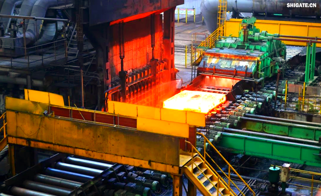 260余種寬厚板產(chǎn)品成功替代進(jìn)口或按國外標準生產(chǎn)，多個(gè)品種填補國內空白并獨家供貨，更有40余種遠銷(xiāo)海外。舞鋼公司不僅主導制定了臨氫設備用鉻鉬合金鋼板等十余項國家標準，還榮獲國家科學(xué)技術(shù)進(jìn)步獎一等獎2項、二等獎1項，省部級科技進(jìn)步獎更是數不勝數。自創(chuàng  )立以來(lái)，河鋼集團舞鋼公司便深耕寬厚板研發(fā)制造，打造出響亮的民族品牌，穩坐椅子。