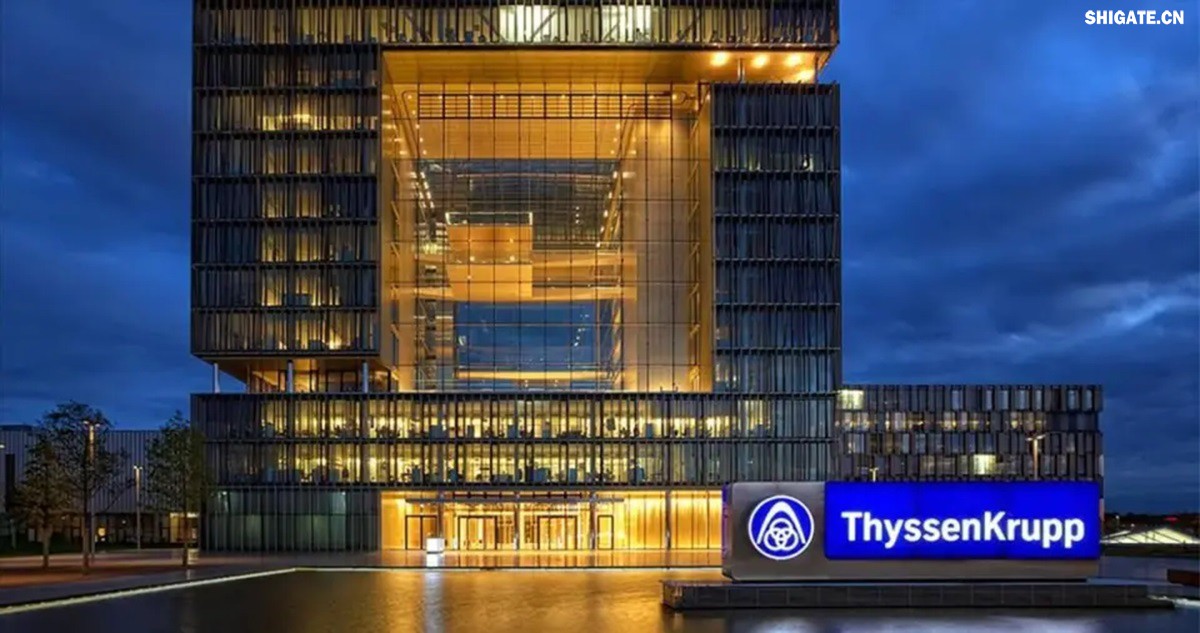 你聽(tīng)說(shuō)過(guò)歐洲"鋼鐵心臟"萎縮的消息嗎？為什么曾經(jīng)強大的歐盟鋼鐵產(chǎn)業(yè)如今正在迅速崩塌？特朗普政府重啟的25%鋼鐵關(guān)稅究竟給歐洲造成了多大沖擊？在全球貿易保護主義重燃的今天，歐盟的慘痛教訓對中國有何警示意義？數據顯示，2025年一季度，歐盟對美鋼鐵出口同比驟降42%，損失約150萬(wàn)噸訂單和45億歐元收入。與此同時(shí)，中國鋼鐵卻逆勢增長(cháng)，2024年出口量突破1.11億噸，創(chuàng  )下8年來(lái)新高。這背后有哪些產(chǎn)業(yè)鏈布局的深層差異？中國又該如何從歐盟的失敗中吸取經(jīng)驗，打贏(yíng)未來(lái)全球貿易的三大突圍戰？